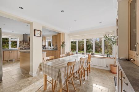 Kitchen/Breakfast Rm