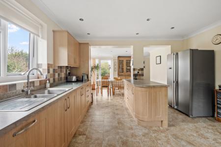 Kitchen/Breakfast Rm