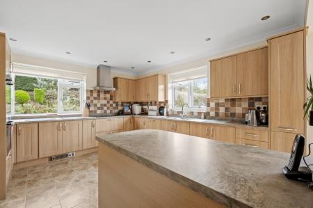 Kitchen/Breakfast Rm