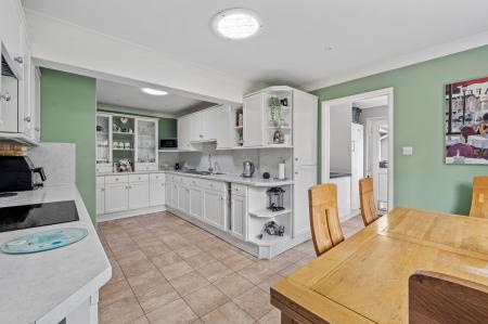 Kitchen/Breakfast Rm