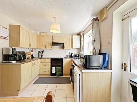 Kitchen/ Dining Room