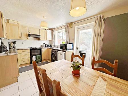 Kitchen/ Dining Room