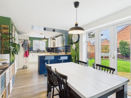 Kitchen/ Dining Room