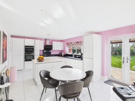 Williamson Way, Drakes Broughton