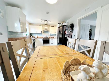Kitchen/ Dining Room