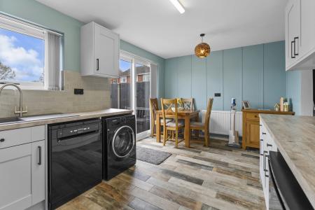 Kitchen/ Dining Room