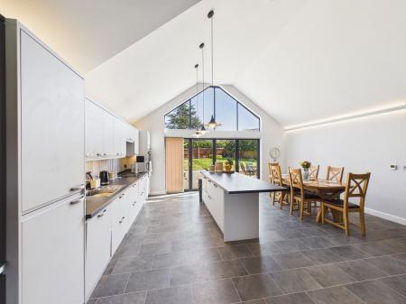 Kitchen/ Dining Room