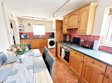 Kitchen/ Dining Room