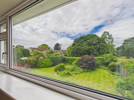 Upper End, Eckington, WR10