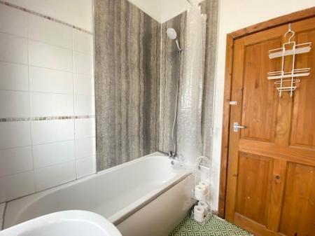 9 Canal Street Bathroom 1