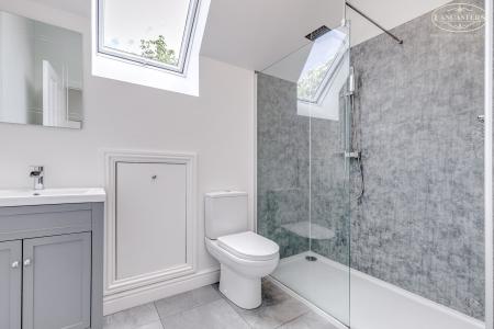 Bedroom 2 en suite