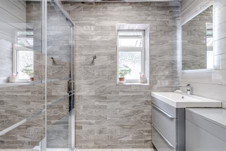 Ground floor shower