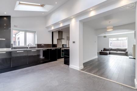 Kitchen/Dining/Loung