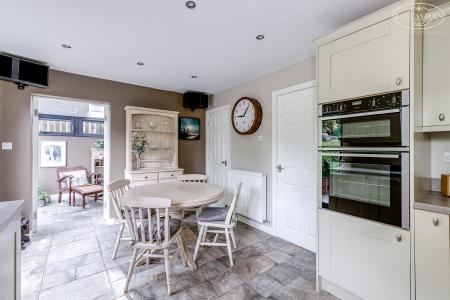 Stylish Kitchen Dini