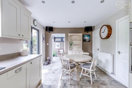 Stylish Kitchen Dini