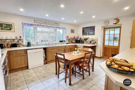 Kitchen/Breakfast Room