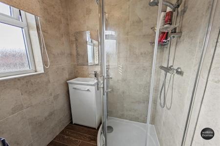 en-suite shower room