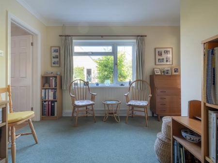 6 St Josephs Drive-6.jpg