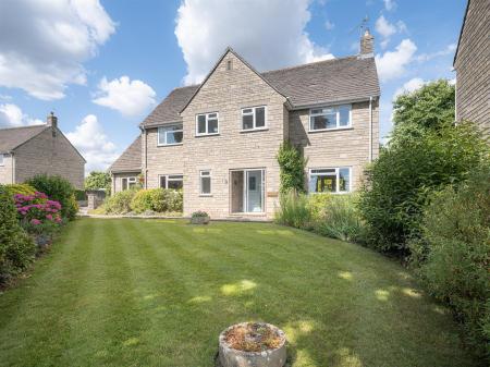 6 St Josephs Drive-28.jpg