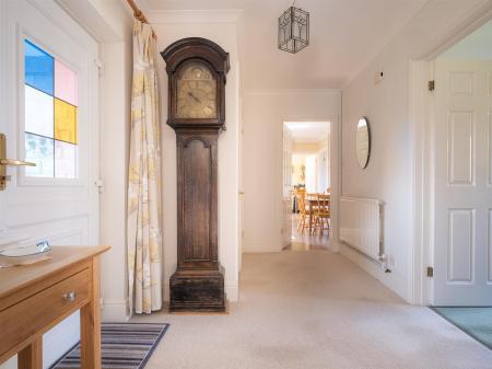 6 St Josephs Drive-4.jpg