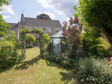 6 St Josephs Drive-40.jpg