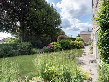 6 St Josephs Drive-44.jpg