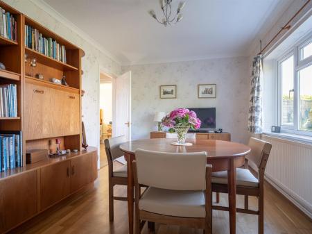 6 St Josephs Drive-8.jpg