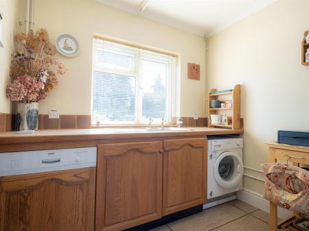 6 St Josephs Drive-10.jpg