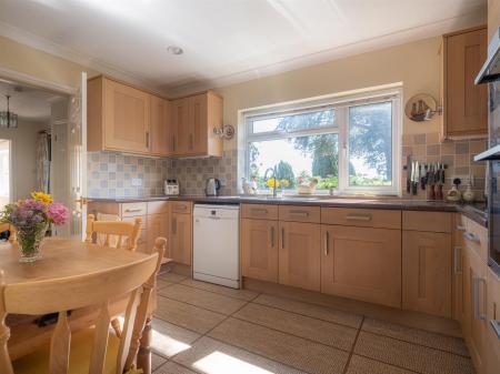 6 St Josephs Drive-11.jpg