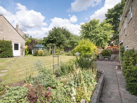 6 St Josephs Drive-35.jpg