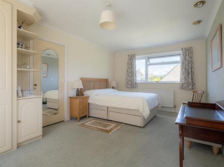 6 St Josephs Drive-19.jpg