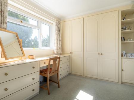 6 St Josephs Drive-18.jpg