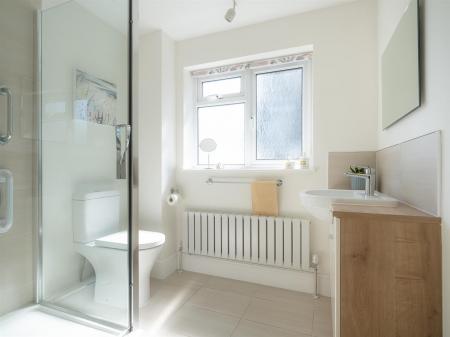 6 St Josephs Drive-17.jpg