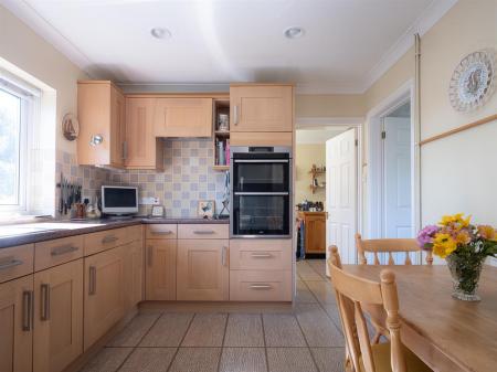 6 St Josephs Drive-12.jpg