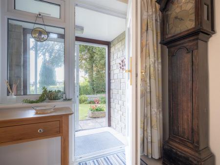 6 St Josephs Drive-5.jpg