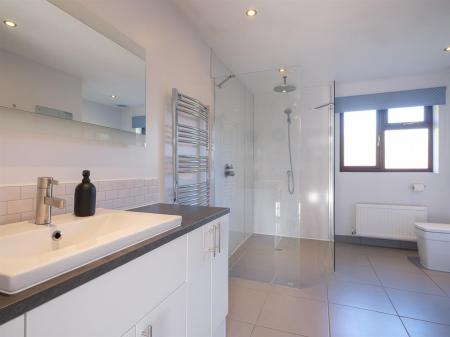 11 Erleigh Drive-22.jpg