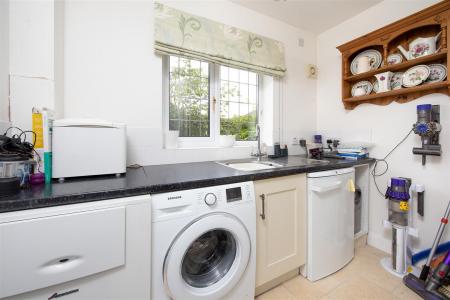 42 Rowden Road_Chippenham_SN15 2AU (12).jpg