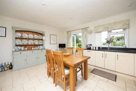 42 Rowden Road_Chippenham_SN15 2AU (9).jpg