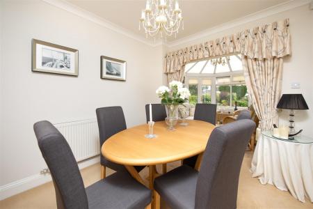 42 Rowden Road_Chippenham_SN15 2AU (5).jpg