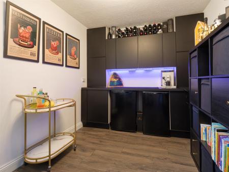 46 Yewstock Crescent West-20.jpg