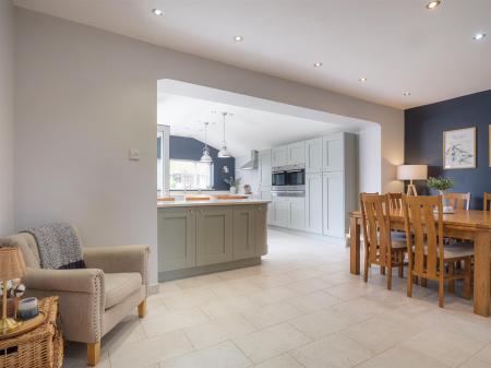 46 Yewstock Crescent West-47.jpg