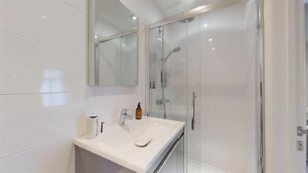 En-Suite to Bedroom 3