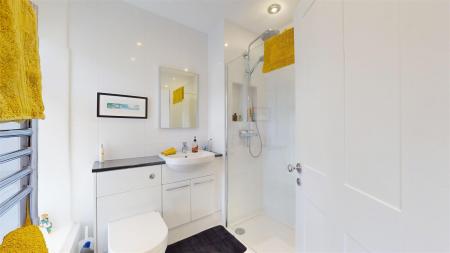 En-Suite to Bedroom 2