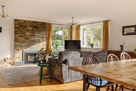 Thorn Court SittingDining.jpg