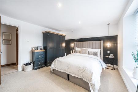 Grove Villa Bed 1.jpg