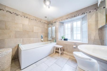 Grove Villa Bathroom.jpg