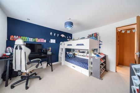 Grove Villa Bed 2.jpg