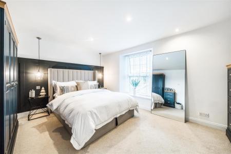 Grove Villa Bed1..jpg