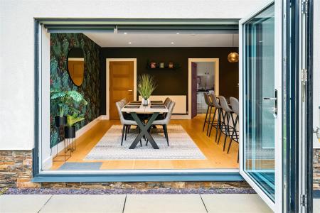 Ivy Glen Dining..jpg