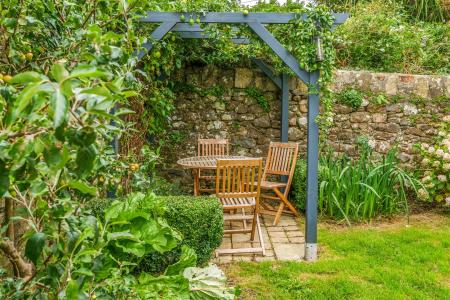 Westhaven Garden Seating.jpg